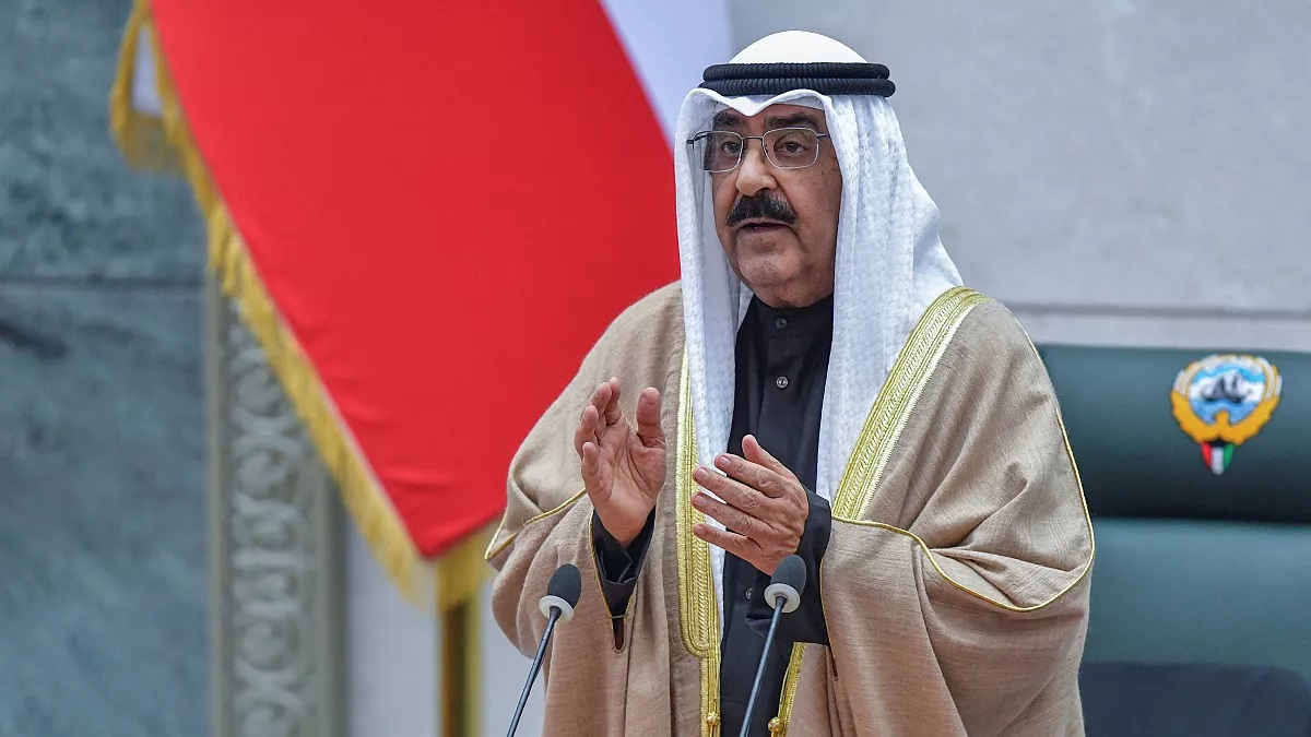  أمير الكويت يلوّح بنهج داخلي أكثر حزمًا قد ينهي سياسة استرضاء مجلس الأمة