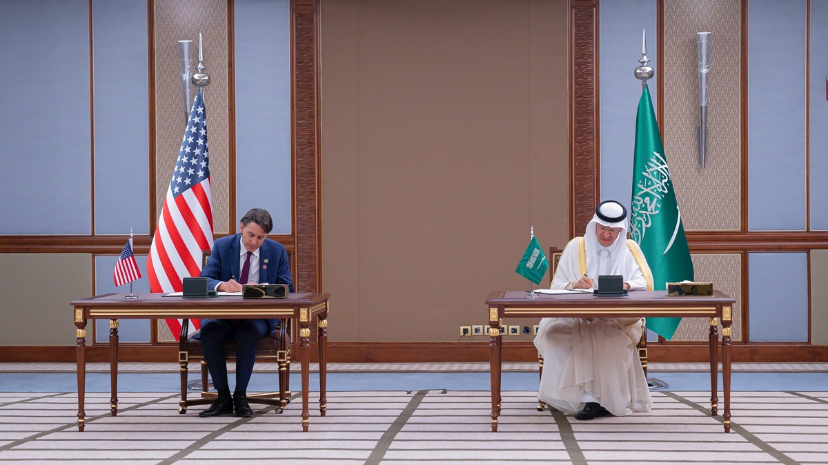 استئناف مباحثات الاتفاقية الدفاعية يضع السعودية وأمريكا في مواجهة معضلة التطبيع 