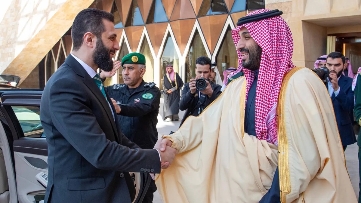  من سياسة التحفظ إلى القوة الناعمة والاستثمار الاستباقي.. كيف غيّرت السعودية سياستها في سوريا عن اليمن والعراق؟