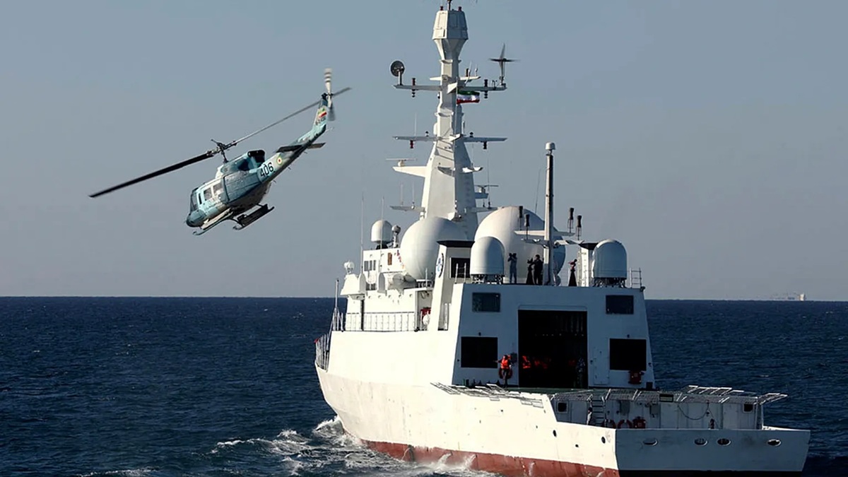 السفن الإيرانية الجديدة مؤشر على إعادة توجيه الموارد لبناء أسطول غير تقليدي يستطيع مواجهة البحرية الأمريكية