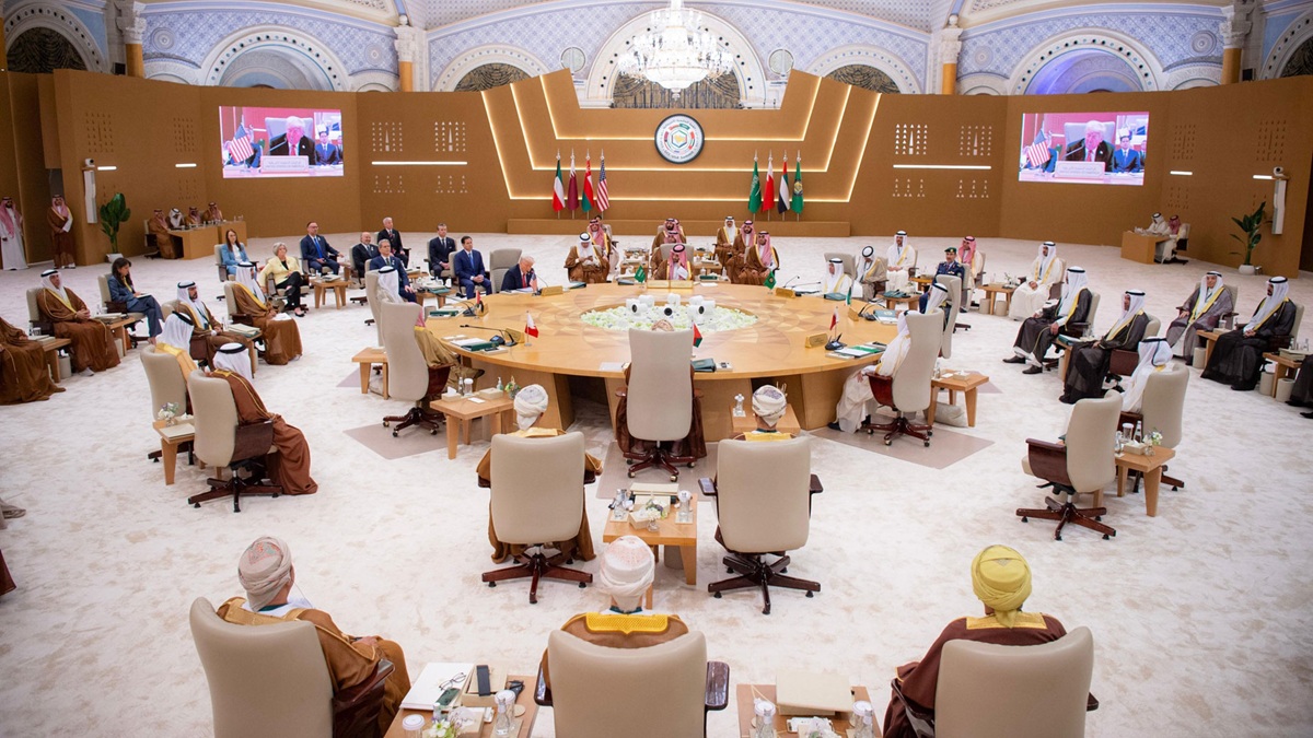 تداعيات الحرب على العلاقات الخليجية الأمريكية ومسار التطبيع