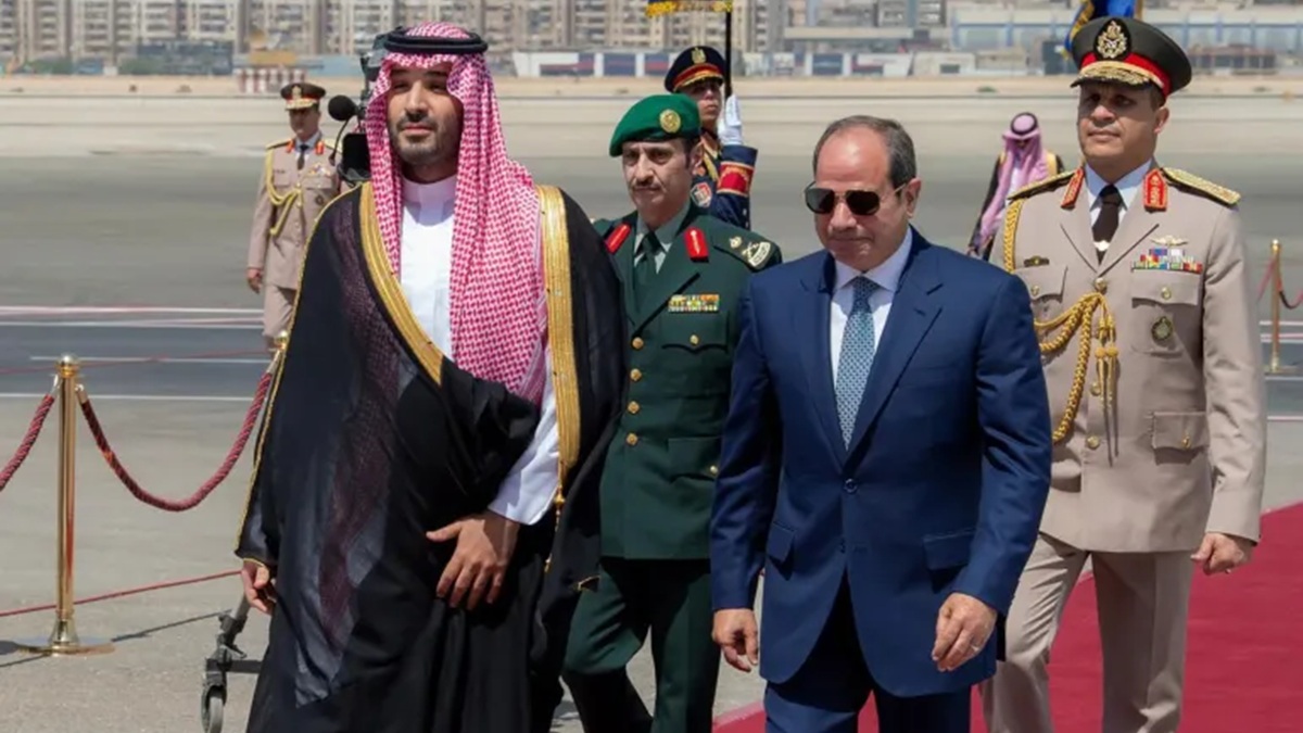 مصر تقرر  دعم السعودية عسكريًا وتراهن على التمسك بدور  دفاعي