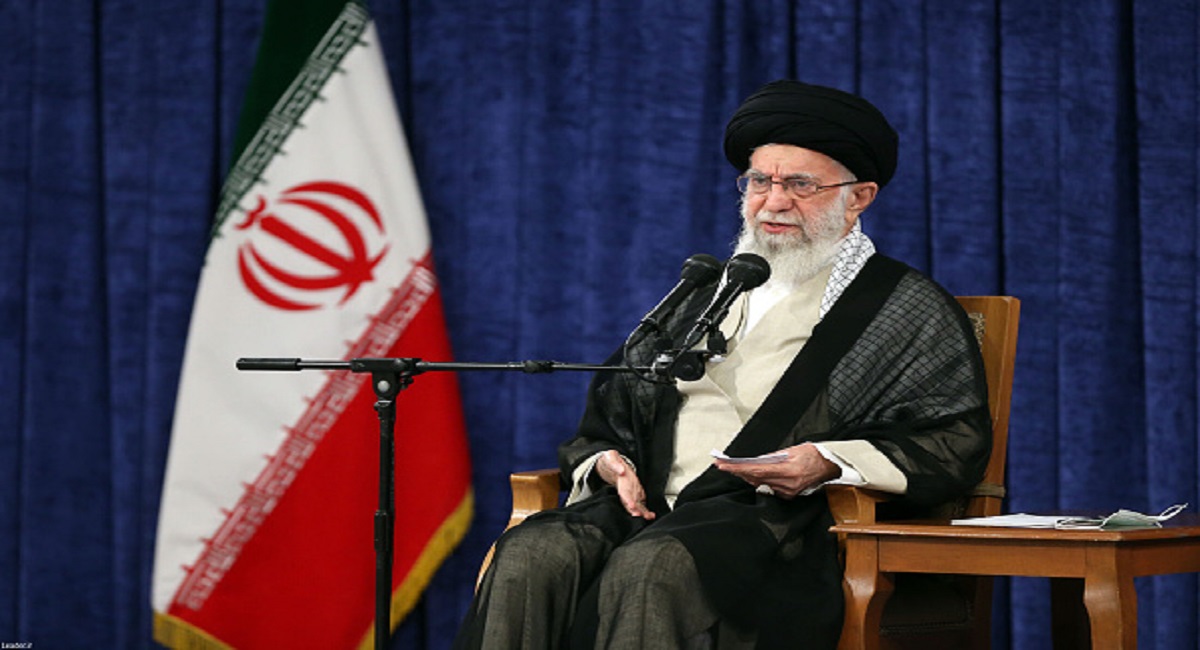  النظام الإيراني يتّبع سياسة العصا والجزرة بدعم الباسيج وعقد لقاءات مع الإصلاحيين