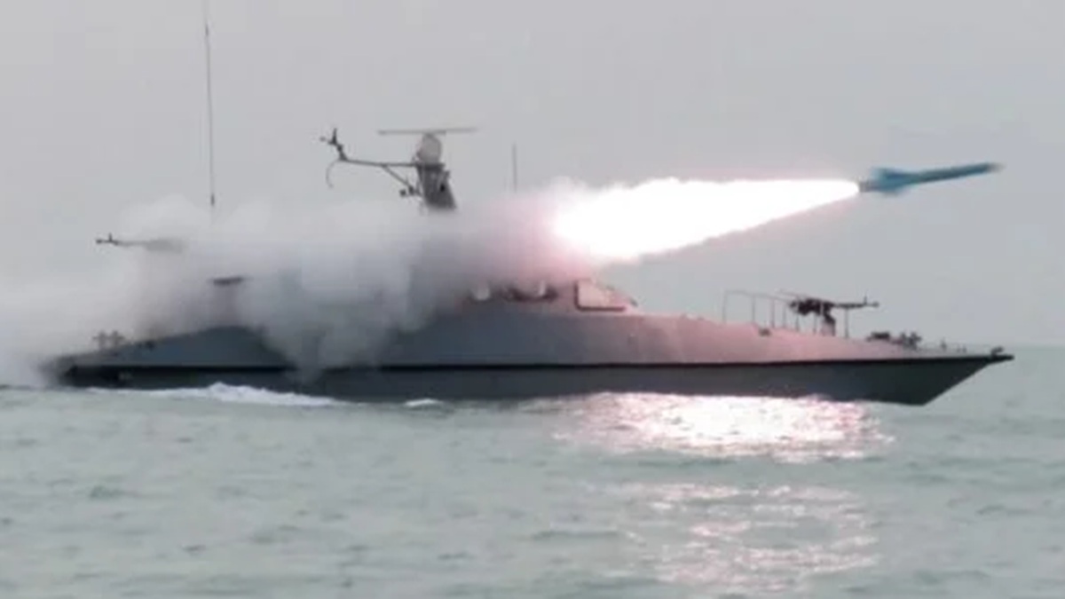 مناورات الحرس الثوري تلوح بورقة إغلاق مضيق هرمز  إذا هوجمت إيران