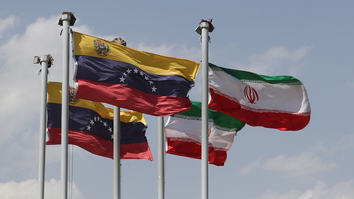 المساعدة العسكرية الإيرانية المحتملة لفنزويلا قد تحقق فوائد تكتيكية لكنها قد تستفز غضب واشنطن