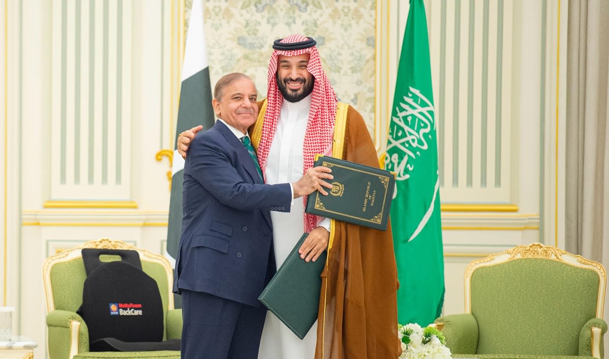 اتفاقية الدفاع المشتركة بين السعودية وباكستان خطوة على طريق إعادة تشكيل التوازنات الأمنية