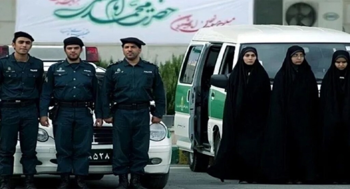 السلطات الإيرانية تجمّد عمل شرطة الأخلاق في أبرز تنازلاتها لاحتواء المظاهرات