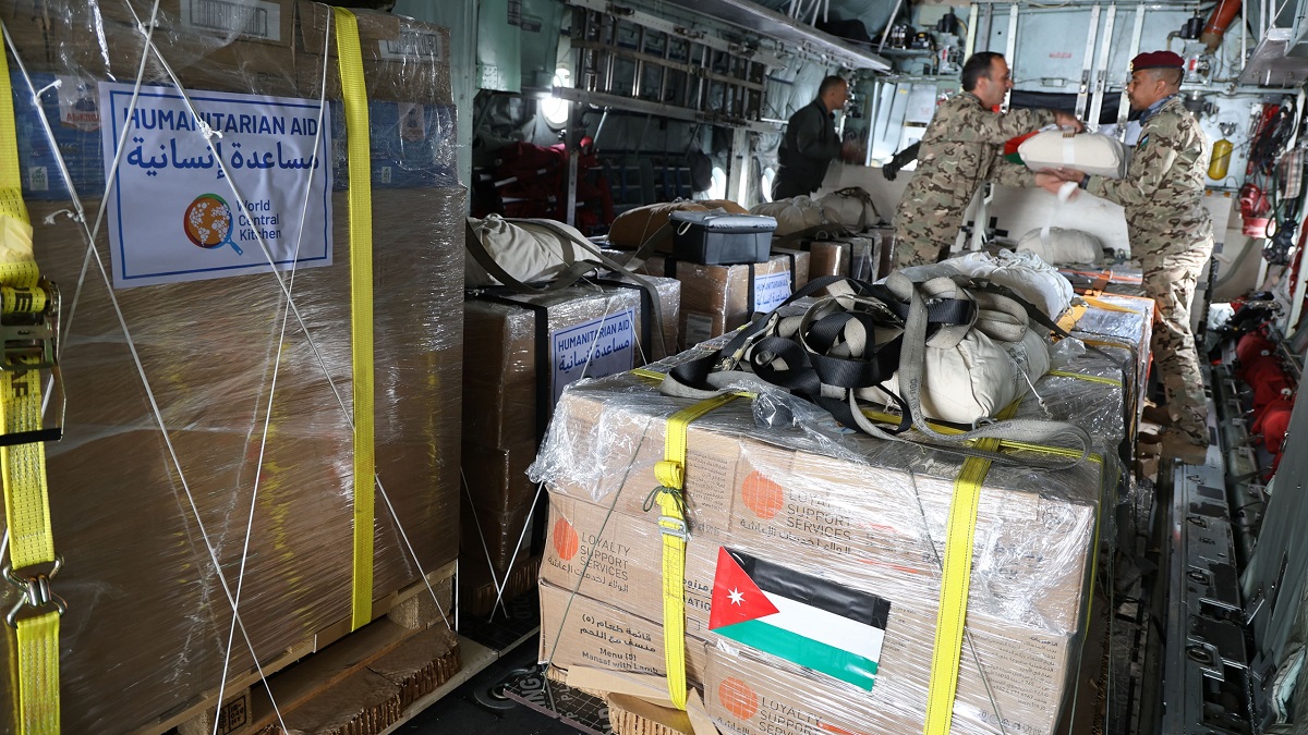  الإنزالات الإغاثية الأردنية على غزة خدمت صورة النظام دوليًا ولم تخدمه شعبيًا