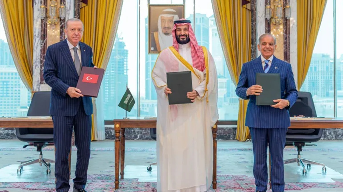 تحالف مكة يعزز الردع السعودي نسبياً لكنه لا يعني بالضرورة تدخلاً تركياً باكستانياً مباشراً ضد إيران