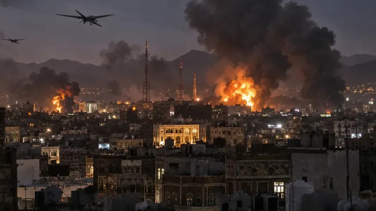 استهداف مركز حوثي بصنعاء لا يؤثر على تركيز الحوثيين في الساحل لكنّه ينذر بفصل جديد في حرب اليمن 