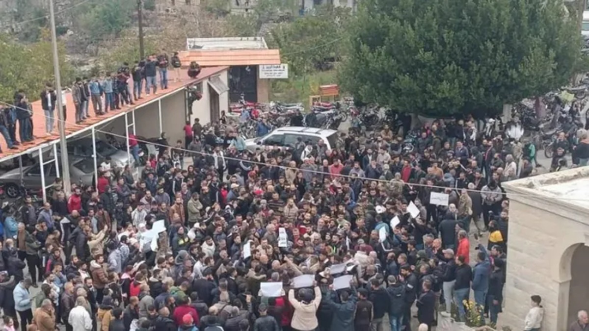 مظاهرات الساحل السوري والسويداء ضغط على الحكومة لتحقيق مكاسب سياسيّة من بوابة تأجيج الصراع الطائفي